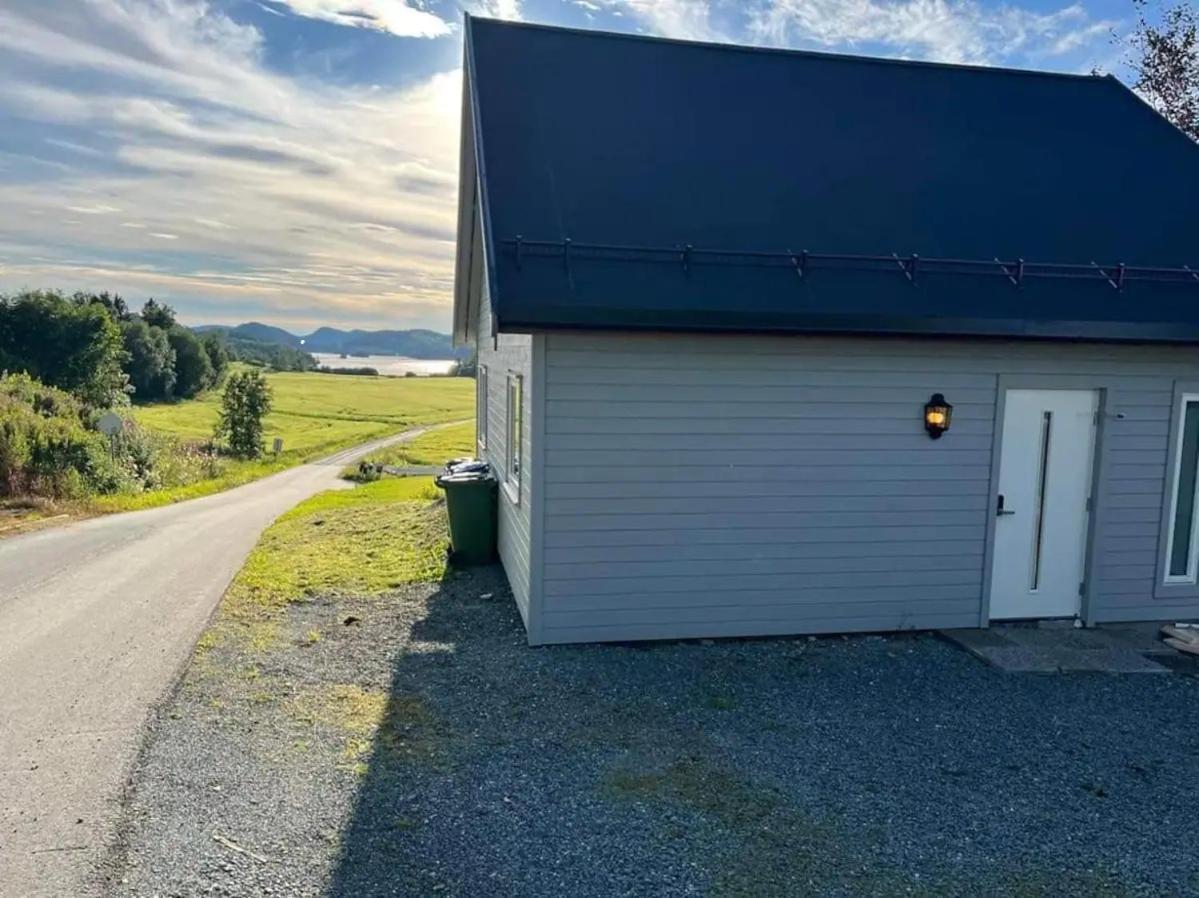 Lekkert Gjestehus Med Gratis Parkering Pa Stedet. Levanger Buitenkant foto