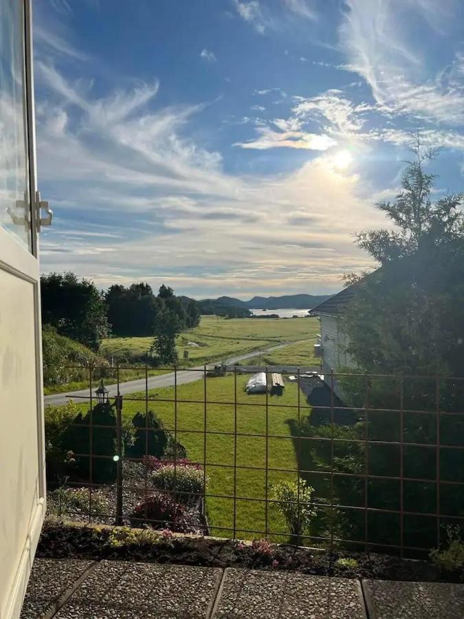 Lekkert Gjestehus Med Gratis Parkering Pa Stedet. Levanger Buitenkant foto